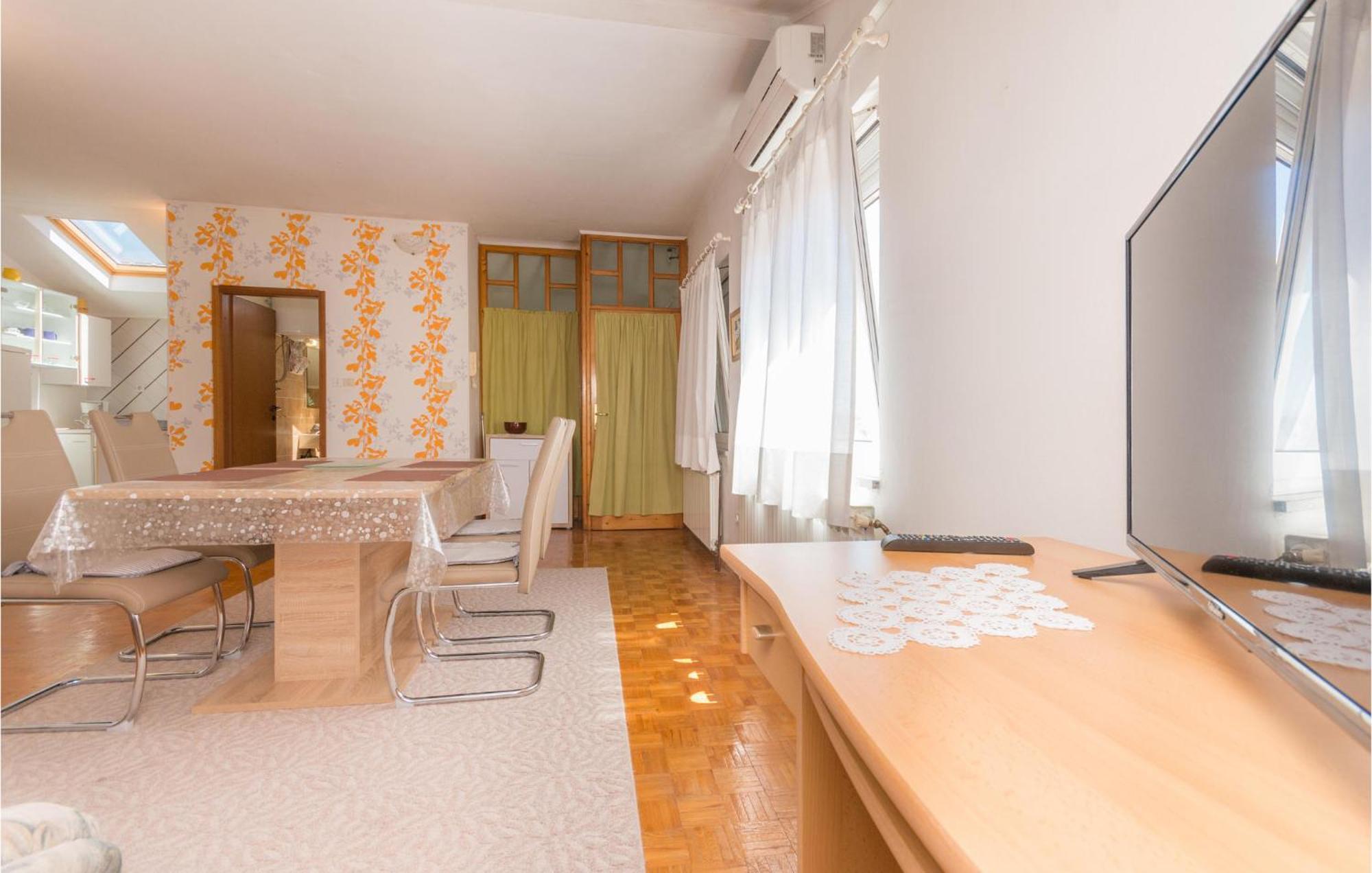 2 Bedroom Gorgeous Apartment In Zadar Exterior foto